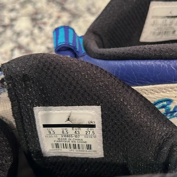 Air Jordan Sneakers - Picture 4 of 5